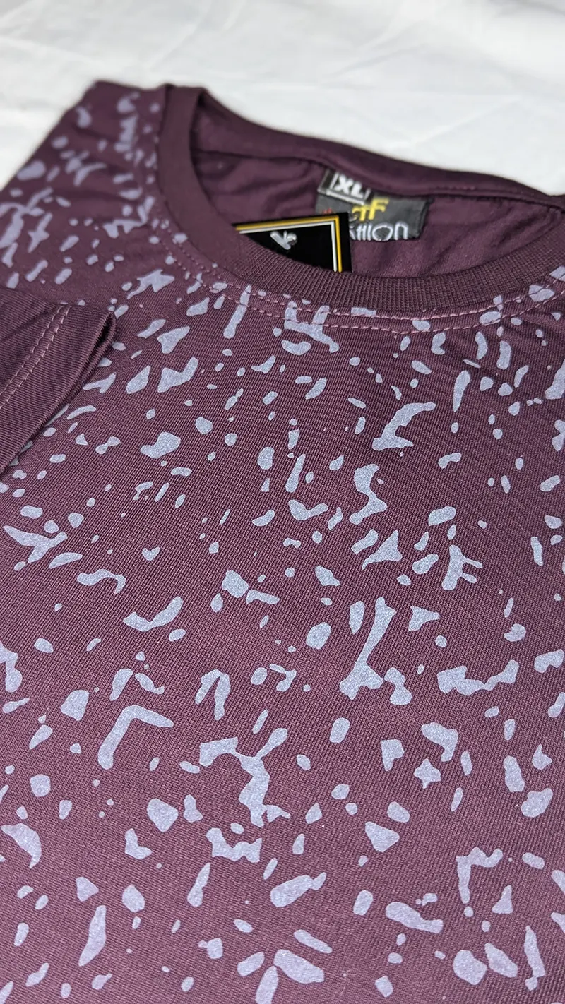 Men's Stylish Burgundy Long-Sleeve Patterned Tee - Image 2